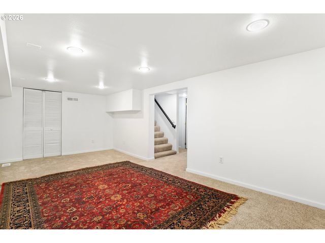 9897 Nw HOGE Ave, Portland, OR 97231