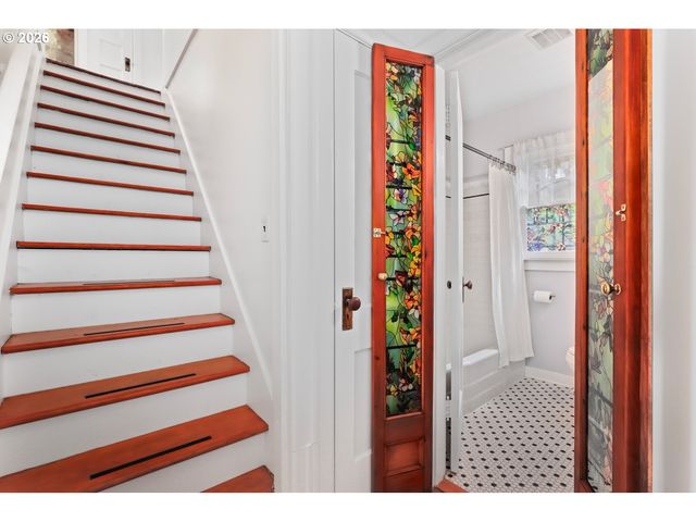 9897 Nw HOGE Ave, Portland, OR 97231