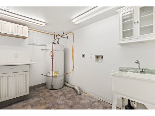 9897 Nw HOGE Ave, Portland, OR 97231