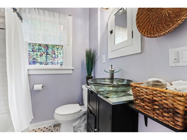 9897 Nw HOGE Ave, Portland, OR 97231