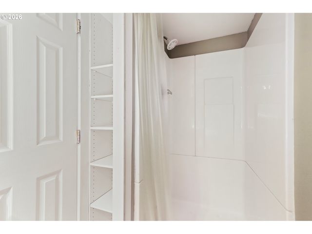 9897 Nw HOGE Ave, Portland, OR 97231