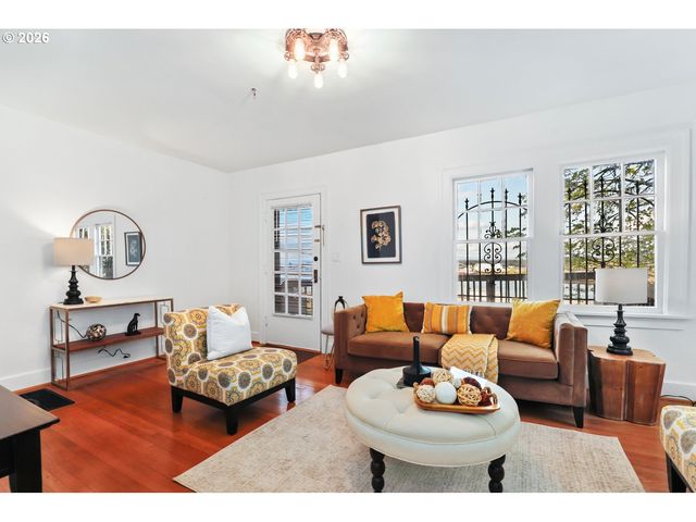 9897 Nw HOGE Ave, Portland, OR 97231