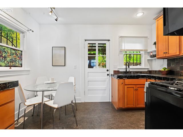 9897 Nw HOGE Ave, Portland, OR 97231