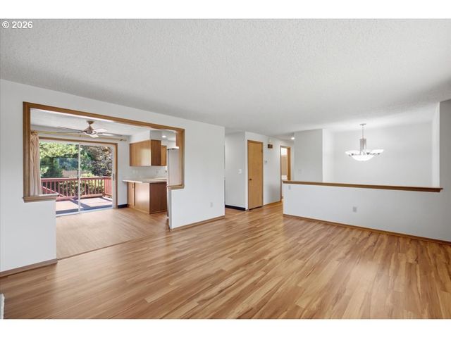 895 Nw 3RD St, Gresham, OR 97030