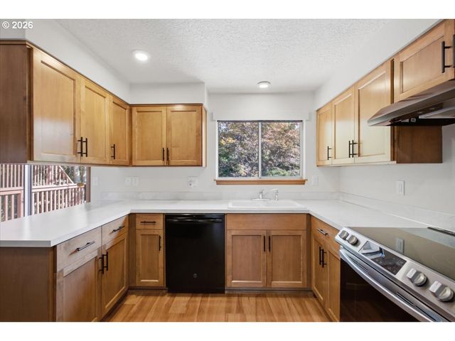 895 Nw 3RD St, Gresham, OR 97030