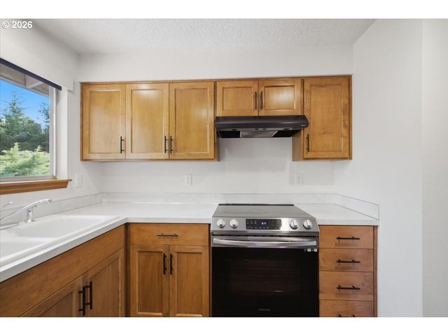 895 Nw 3RD St, Gresham, OR 97030