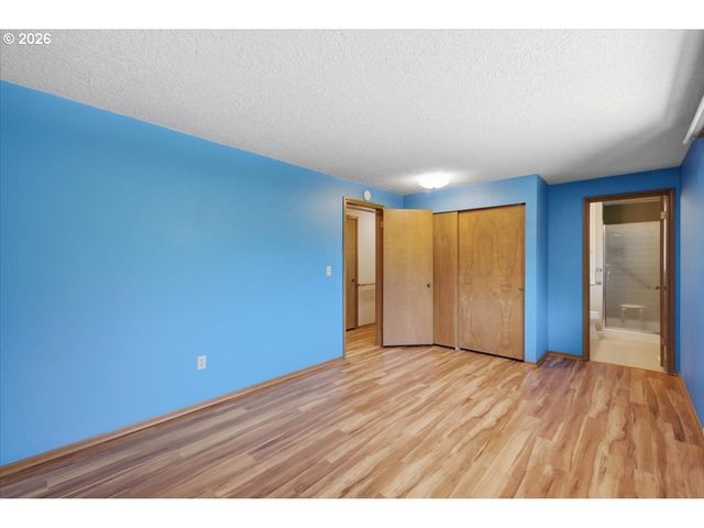 895 Nw 3RD St, Gresham, OR 97030