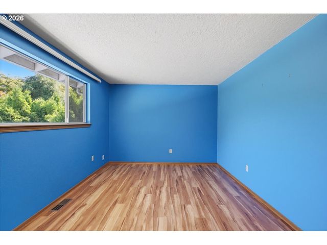895 Nw 3RD St, Gresham, OR 97030