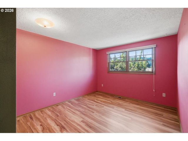 895 Nw 3RD St, Gresham, OR 97030