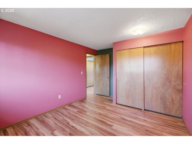 895 Nw 3RD St, Gresham, OR 97030
