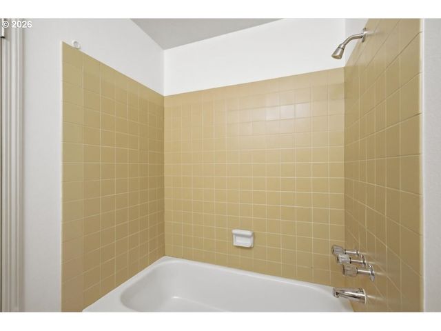 895 Nw 3RD St, Gresham, OR 97030