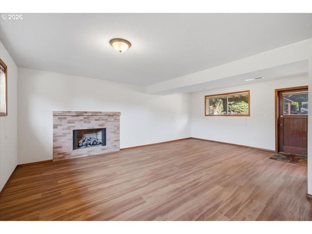 895 Nw 3RD St, Gresham, OR 97030
