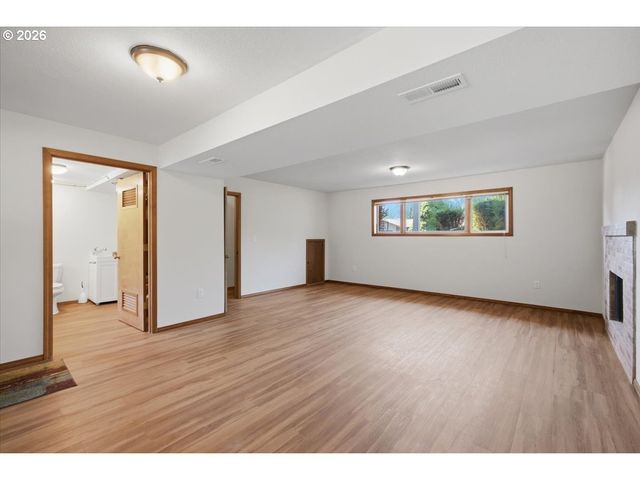 895 Nw 3RD St, Gresham, OR 97030