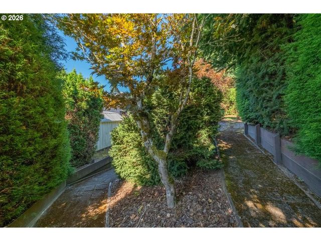 895 Nw 3RD St, Gresham, OR 97030