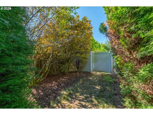 895 Nw 3RD St, Gresham, OR 97030