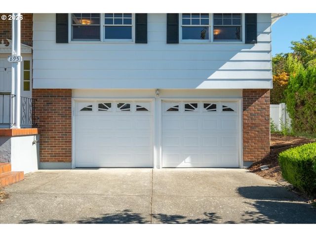 895 Nw 3RD St, Gresham, OR 97030
