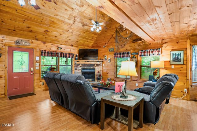 3905 Fern Brook Way, Sevierville, TN 37862