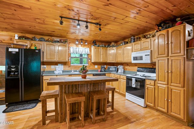 3905 Fern Brook Way, Sevierville, TN 37862