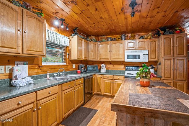 3905 Fern Brook Way, Sevierville, TN 37862
