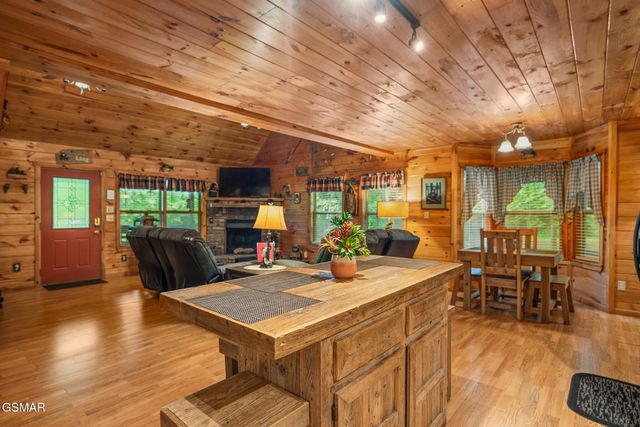 3905 Fern Brook Way, Sevierville, TN 37862