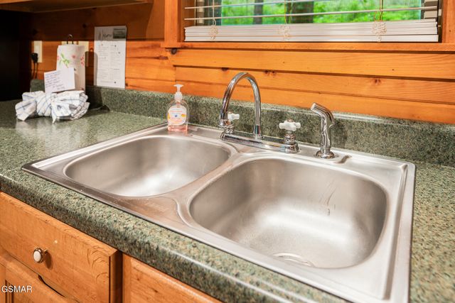 3905 Fern Brook Way, Sevierville, TN 37862