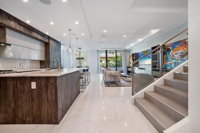 106 NE 16th Ter, Fort Lauderdale, FL 33301