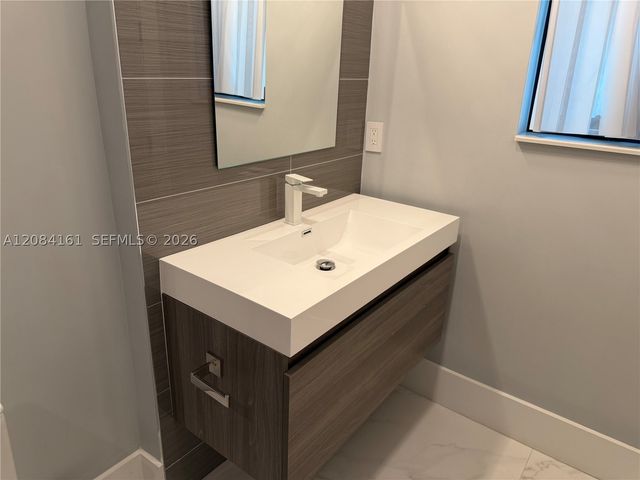 106 NE 16th Ter, Fort Lauderdale, FL 33301