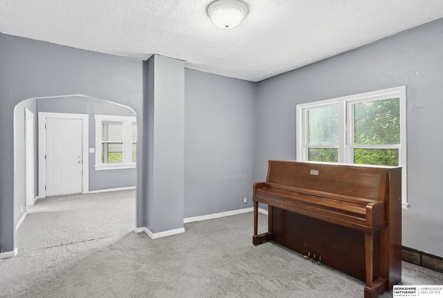 1915 S 11th Street, Omaha, NE 68108