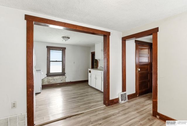 1915 S 11th Street, Omaha, NE 68108