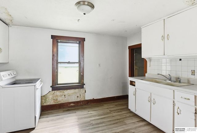 1915 S 11th Street, Omaha, NE 68108