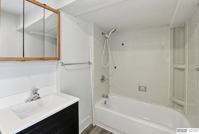 1915 S 11th Street, Omaha, NE 68108