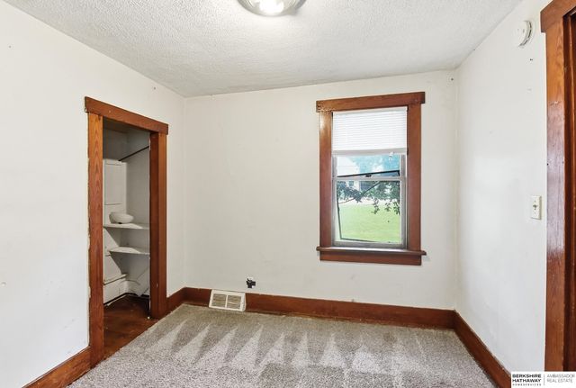 1915 S 11th Street, Omaha, NE 68108