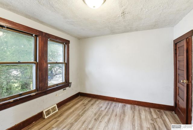 1915 S 11th Street, Omaha, NE 68108