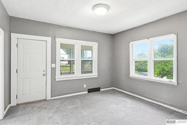 1915 S 11th Street, Omaha, NE 68108