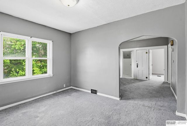 1915 S 11th Street, Omaha, NE 68108