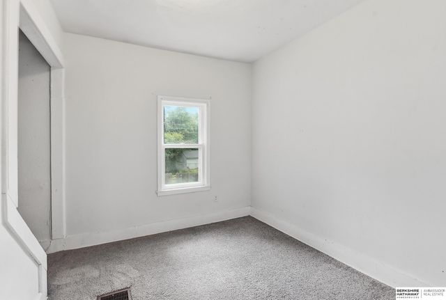 1915 S 11th Street, Omaha, NE 68108