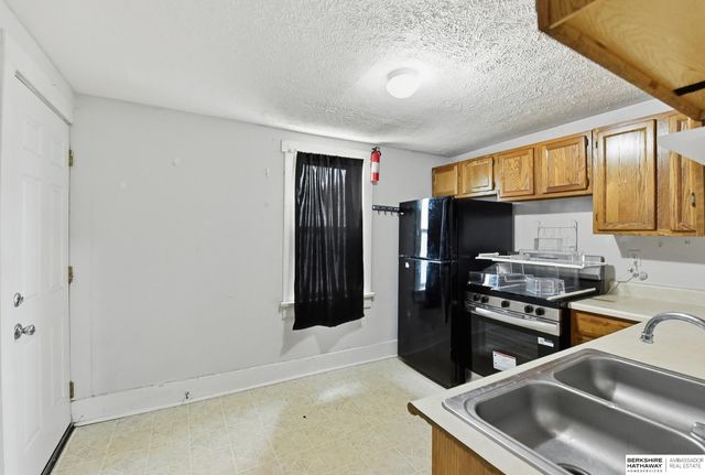 1915 S 11th Street, Omaha, NE 68108