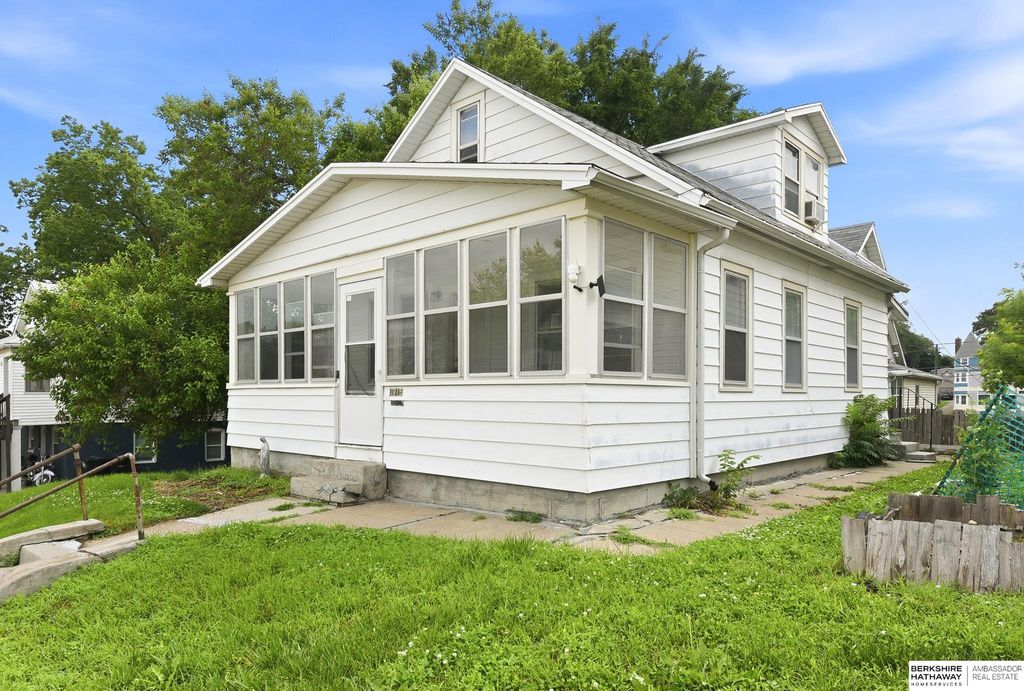 1915 S 11th Street, Omaha, NE 68108