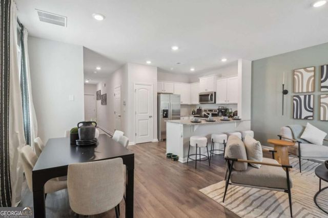 518 Woodcreek Circle SW 11, Atlanta, GA 30331