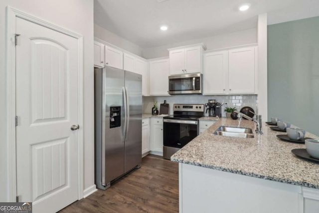 518 Woodcreek Circle SW 11, Atlanta, GA 30331
