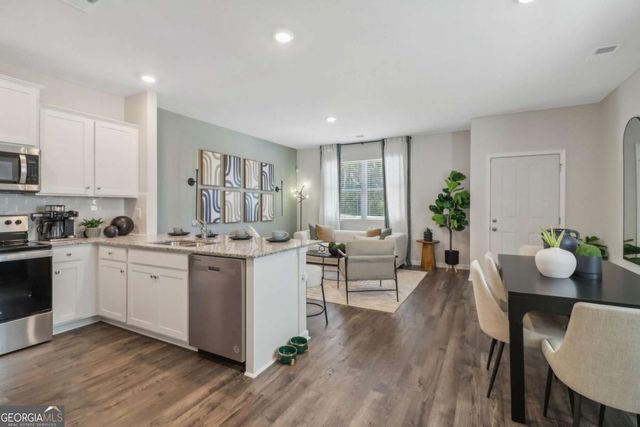 518 Woodcreek Circle SW 11, Atlanta, GA 30331