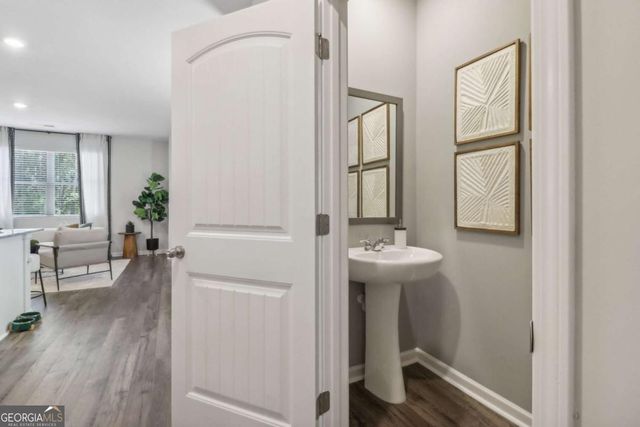 518 Woodcreek Circle SW 11, Atlanta, GA 30331