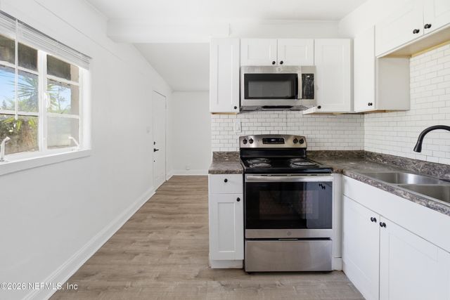 1942 BROOKVIEW Drive S, Jacksonville, FL 32246