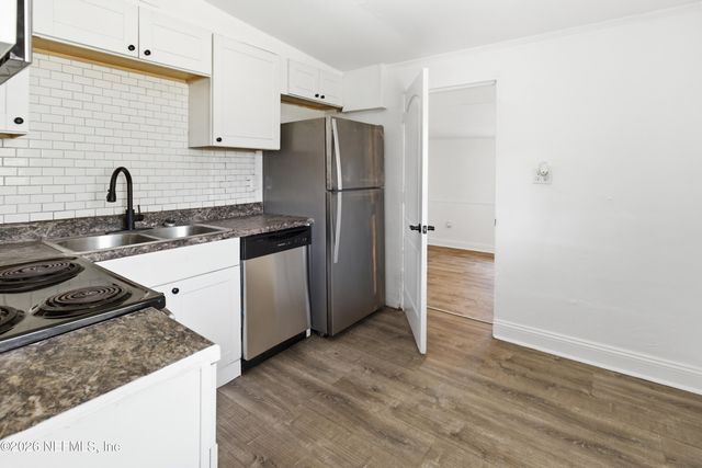 1942 BROOKVIEW Drive S, Jacksonville, FL 32246