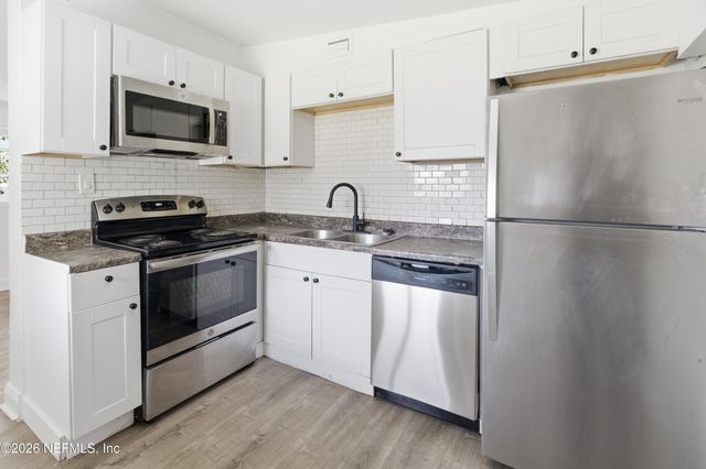 1942 BROOKVIEW Drive S, Jacksonville, FL 32246