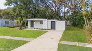 1942 BROOKVIEW Drive S, Jacksonville, FL 32246