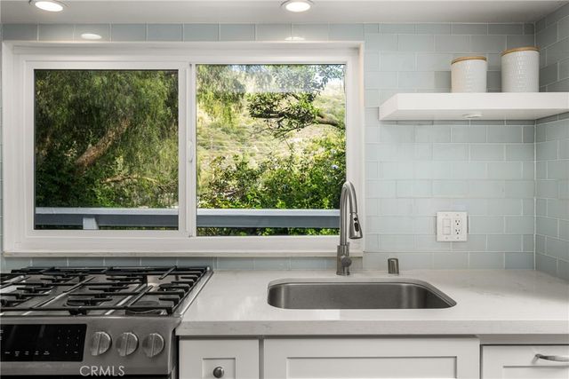 275 Woodland Drive, Laguna Beach, CA 92651