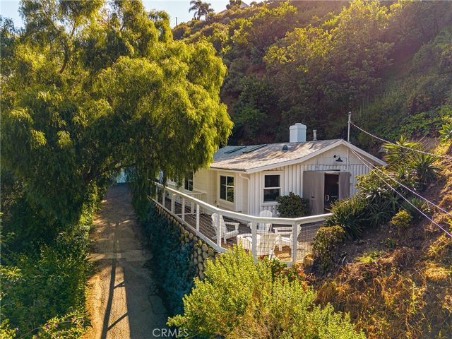 275 Woodland Drive, Laguna Beach, CA 92651