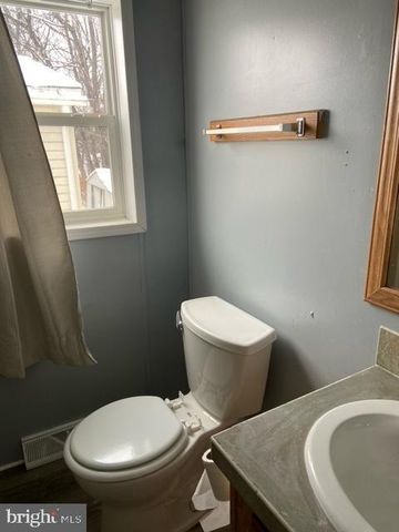 3586 MOBILE RD, Harrisburg, PA 17109