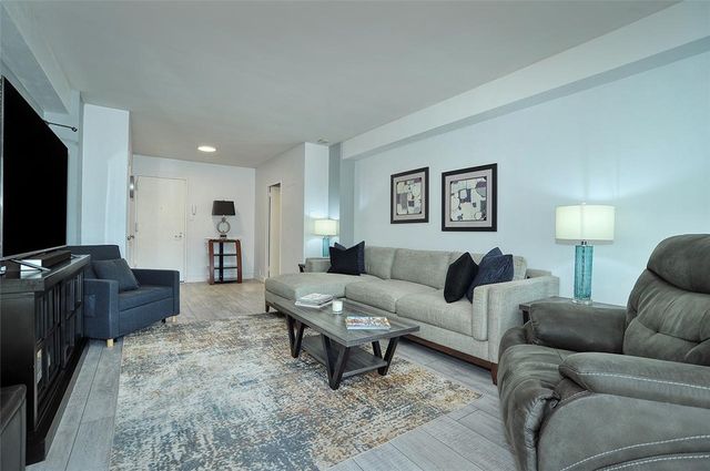 320 Fort Duquesne Blvd 7M, Downtown Pgh, PA 15222
